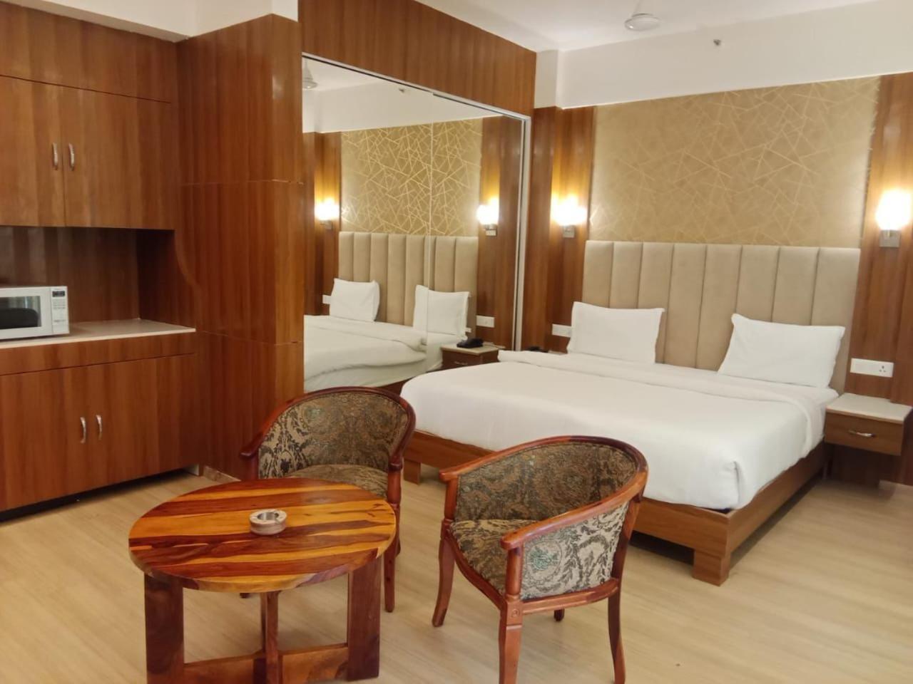 Апарт отель The Grace Residency - Gomtinagar, Лакхнау Экстерьер фото